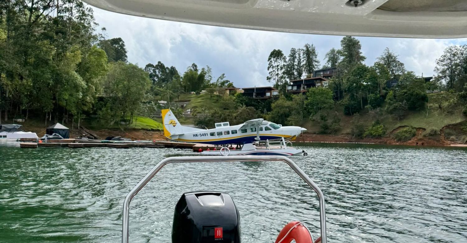 Guatapé en 20 minutos, en hidroavión ✈️